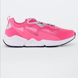 NIB NWT Fabletics Larchmont Performance Sneaker in Fluorescent Pink